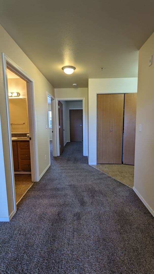 Salem Apartment: 4420-4455 Seaton Lane NE