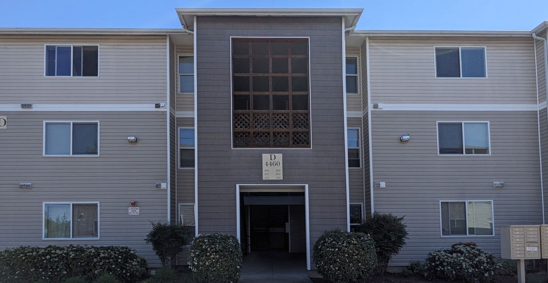 Salem Apartment: 4420-4455 Seaton Lane NE