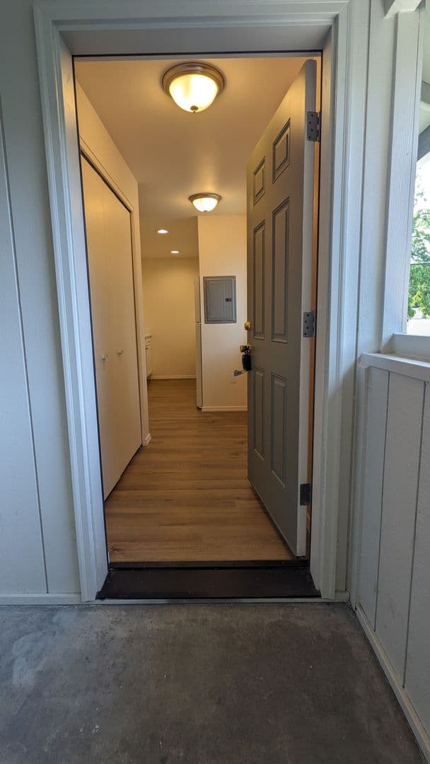 McMinnville Apartment: 855 SE Ford St