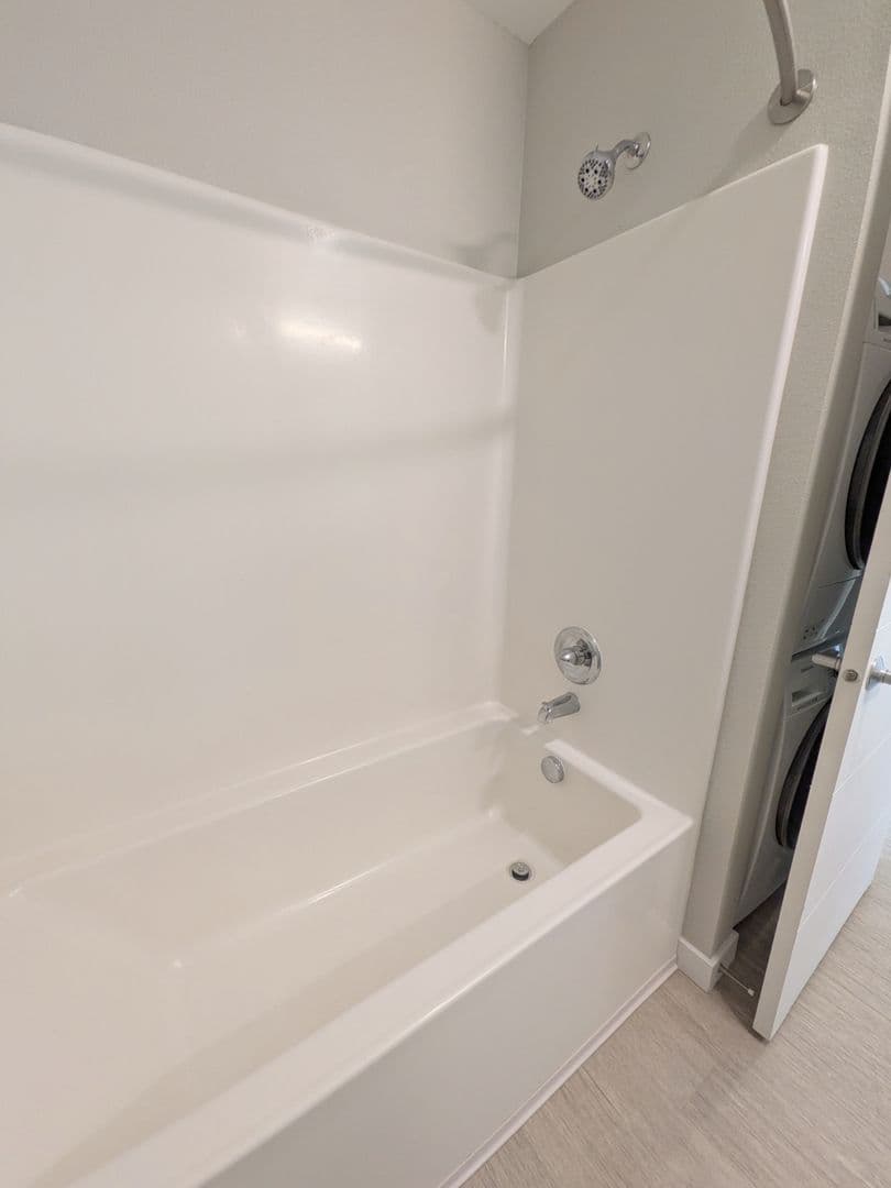 Portland Apartment: 2925 SE Division Street
