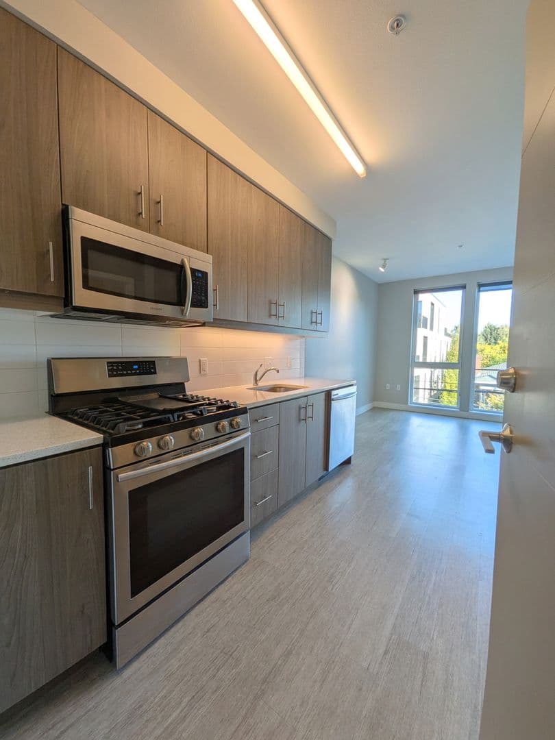 Portland Apartment: 2880 SE Division St