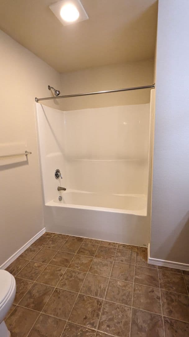Salem Apartment: 4420-4455 Seaton Lane NE