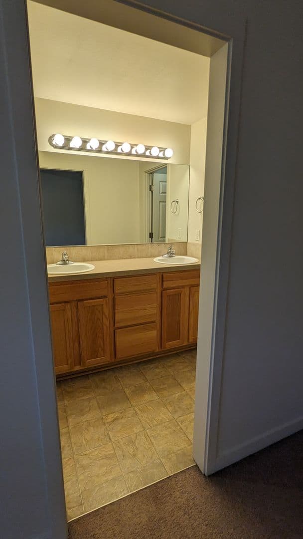 Portland Townhome: 16906 NE Halsey Street
