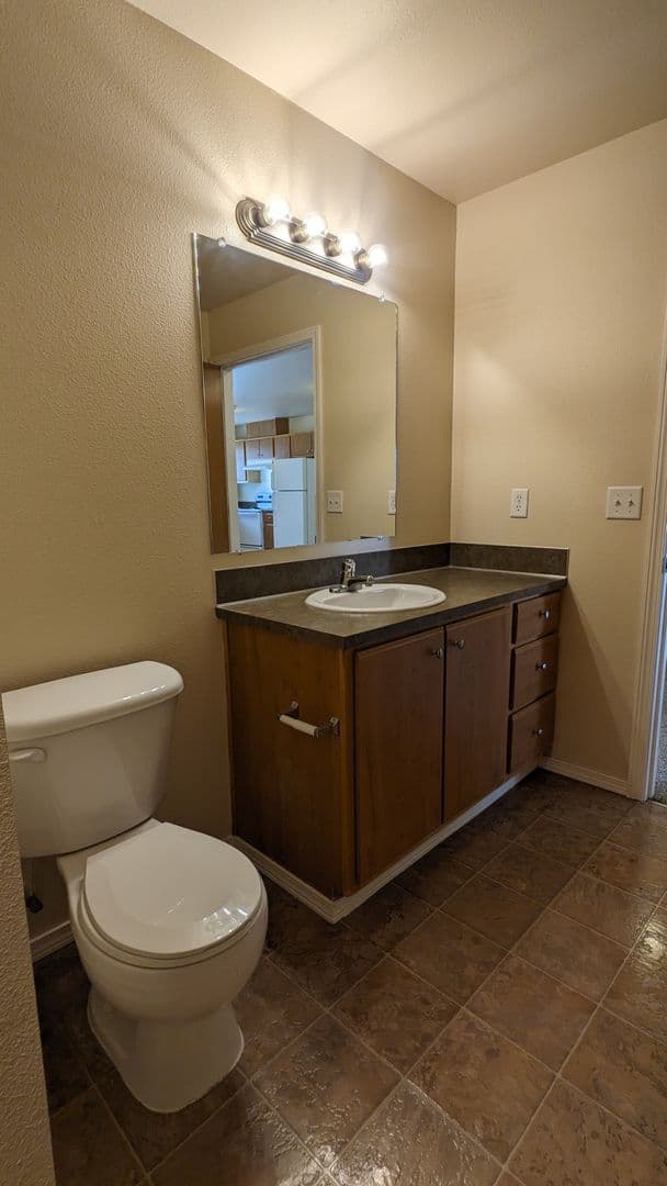 Salem Apartment: 4420-4455 Seaton Lane NE