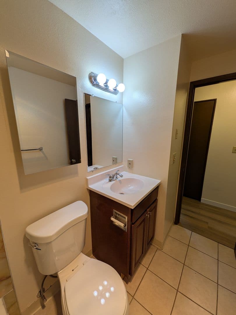 Portland Apartment: 4039 SE Holgate Blvd