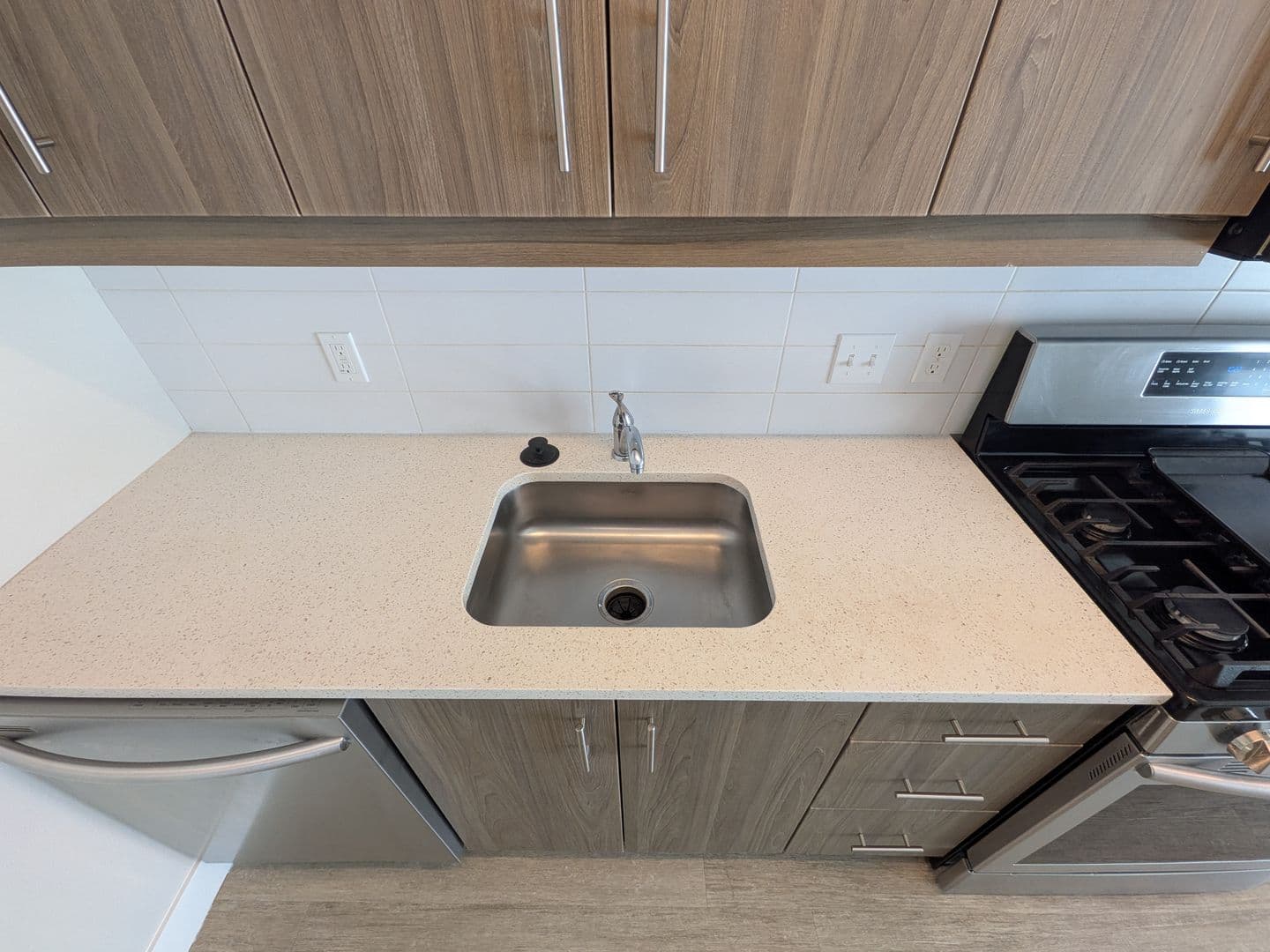 Portland Apartment: 2880 SE Division St