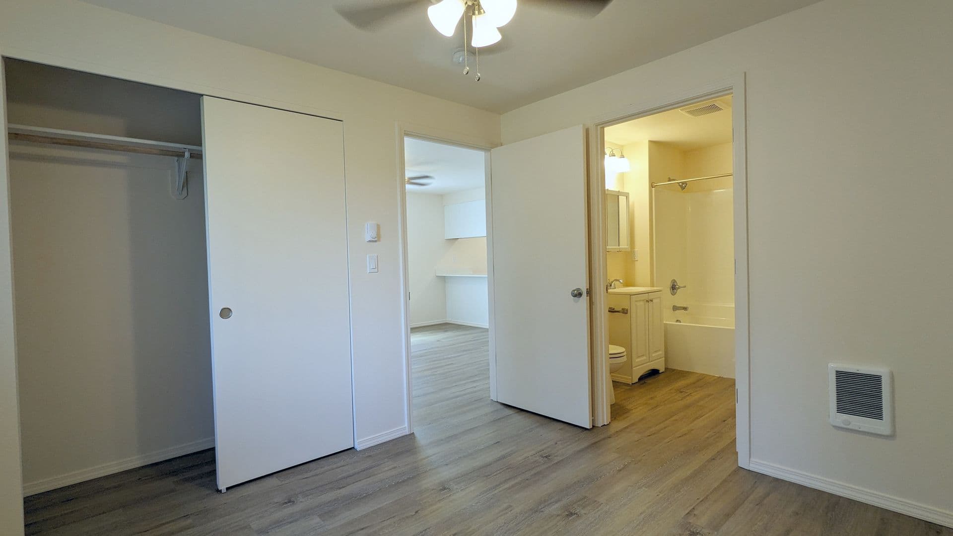 McMinnville Apartment: 855 SE Ford St