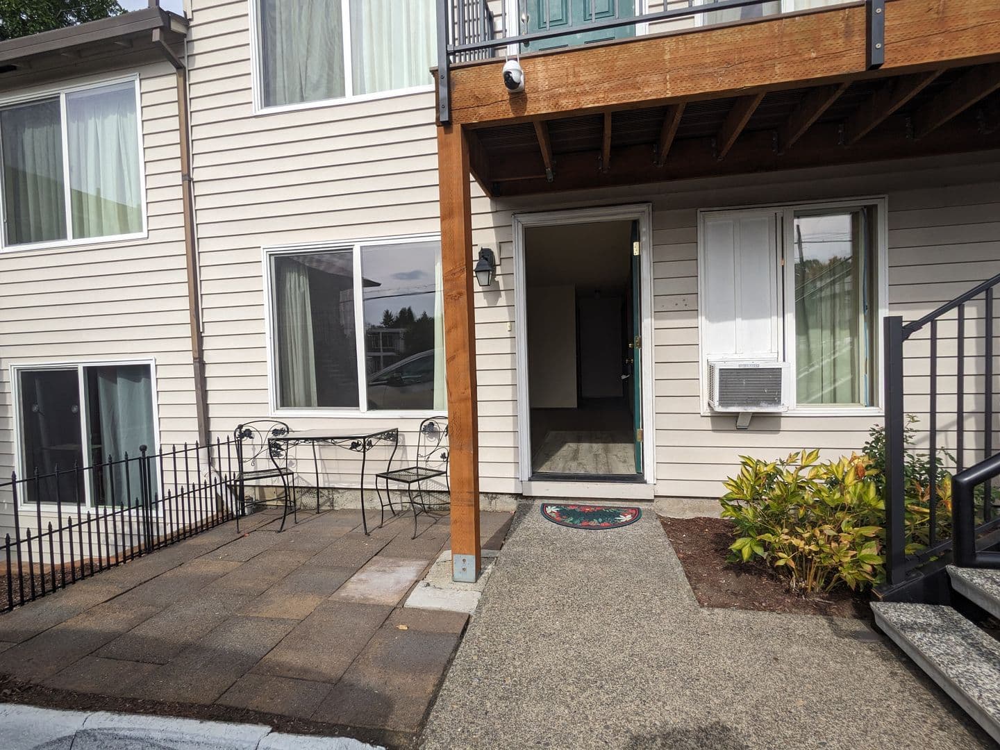 Portland Apartment: 4039 SE Holgate Blvd