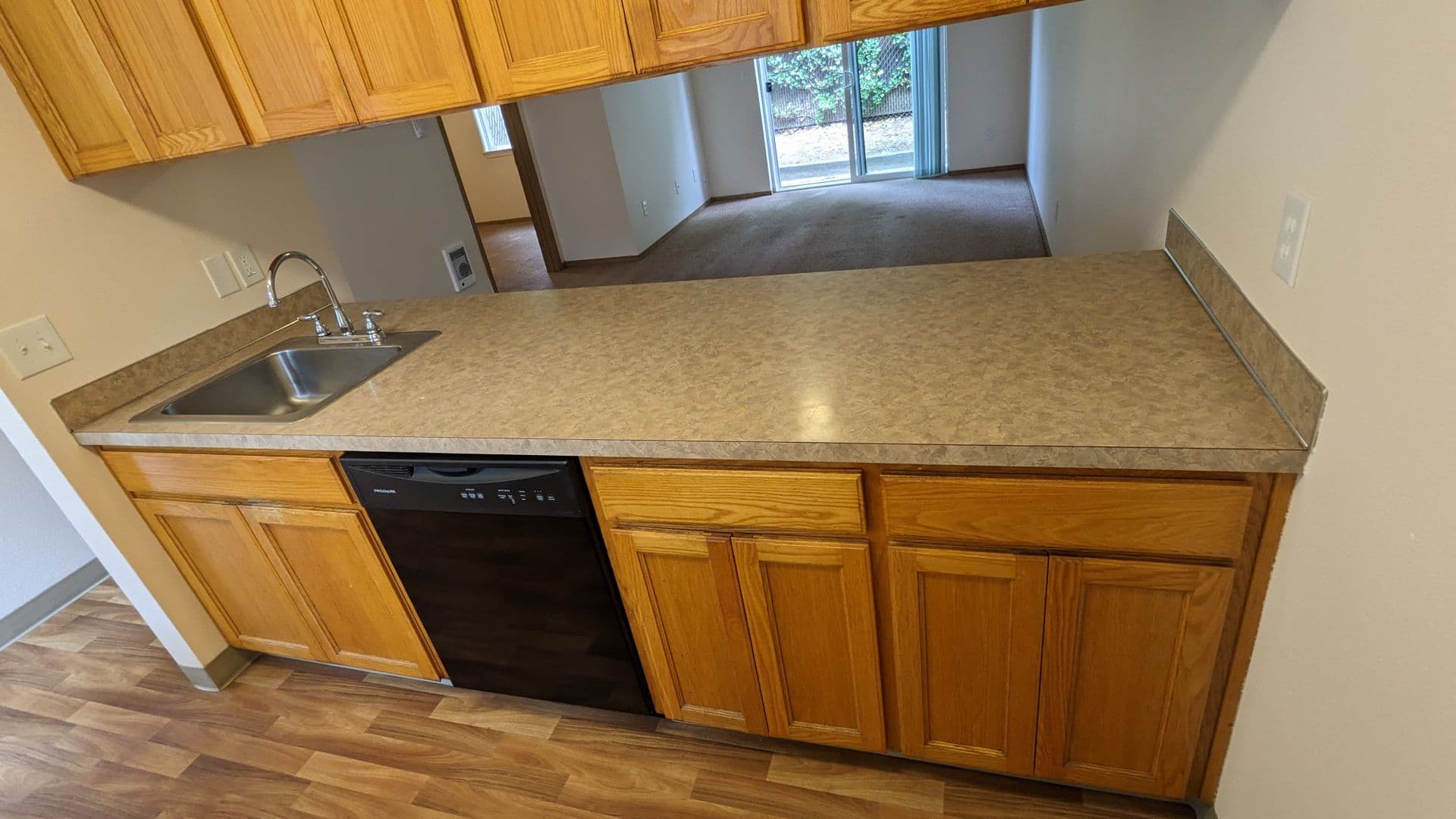McMinnville Apartment: 855 SE Ford St