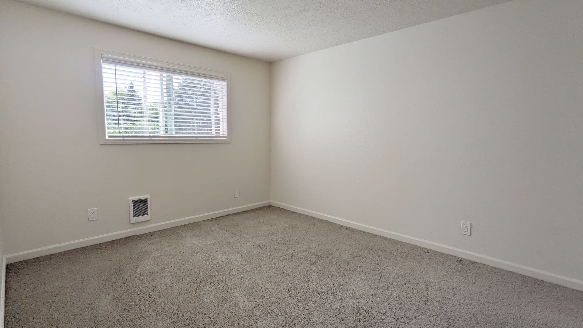 Portland Apartment: 4102-4128 SE Cesar Chavez Blvd