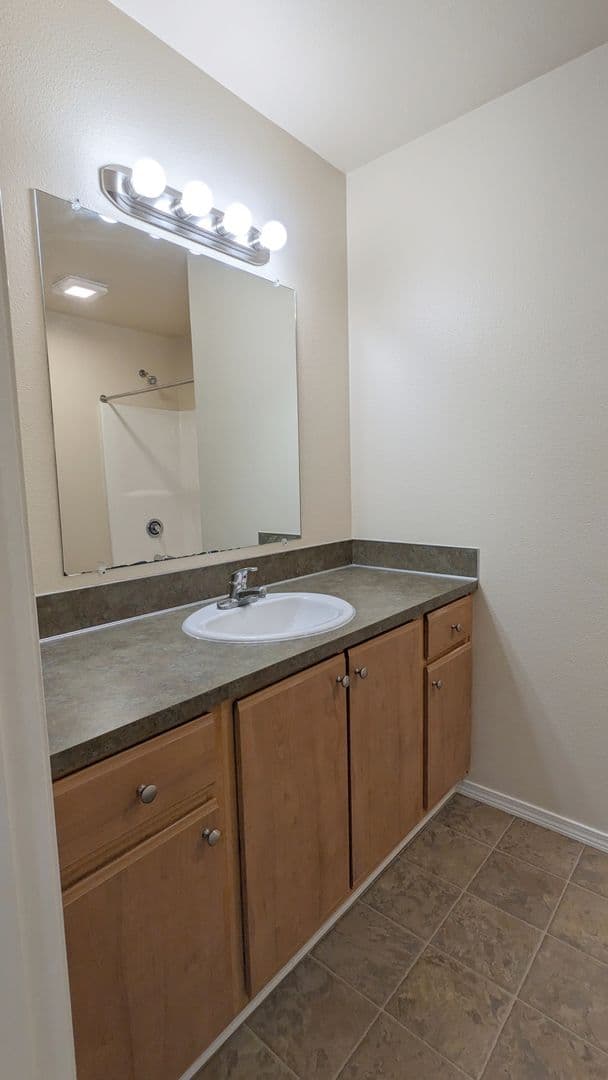 Salem Apartment: 4420-4455 Seaton Lane NE
