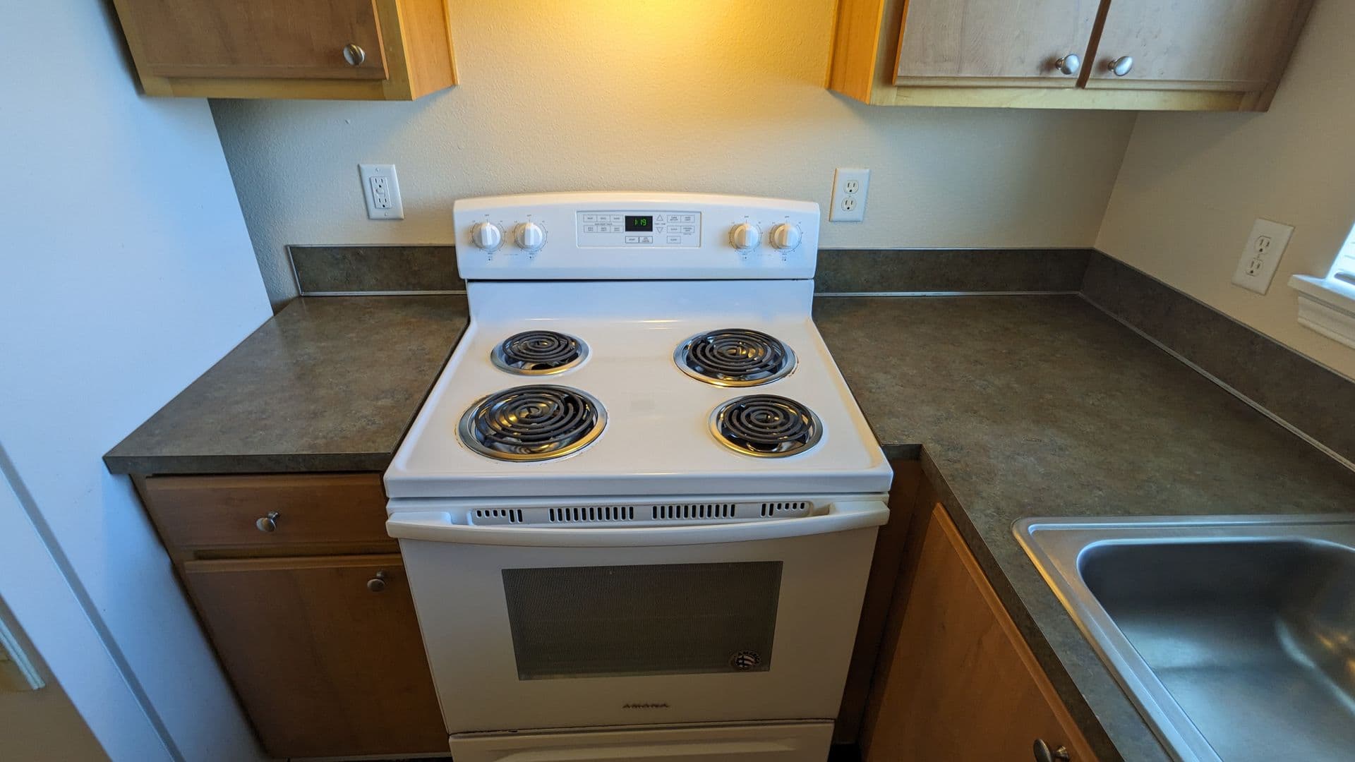 Salem Apartment: 4420-4455 Seaton Lane NE