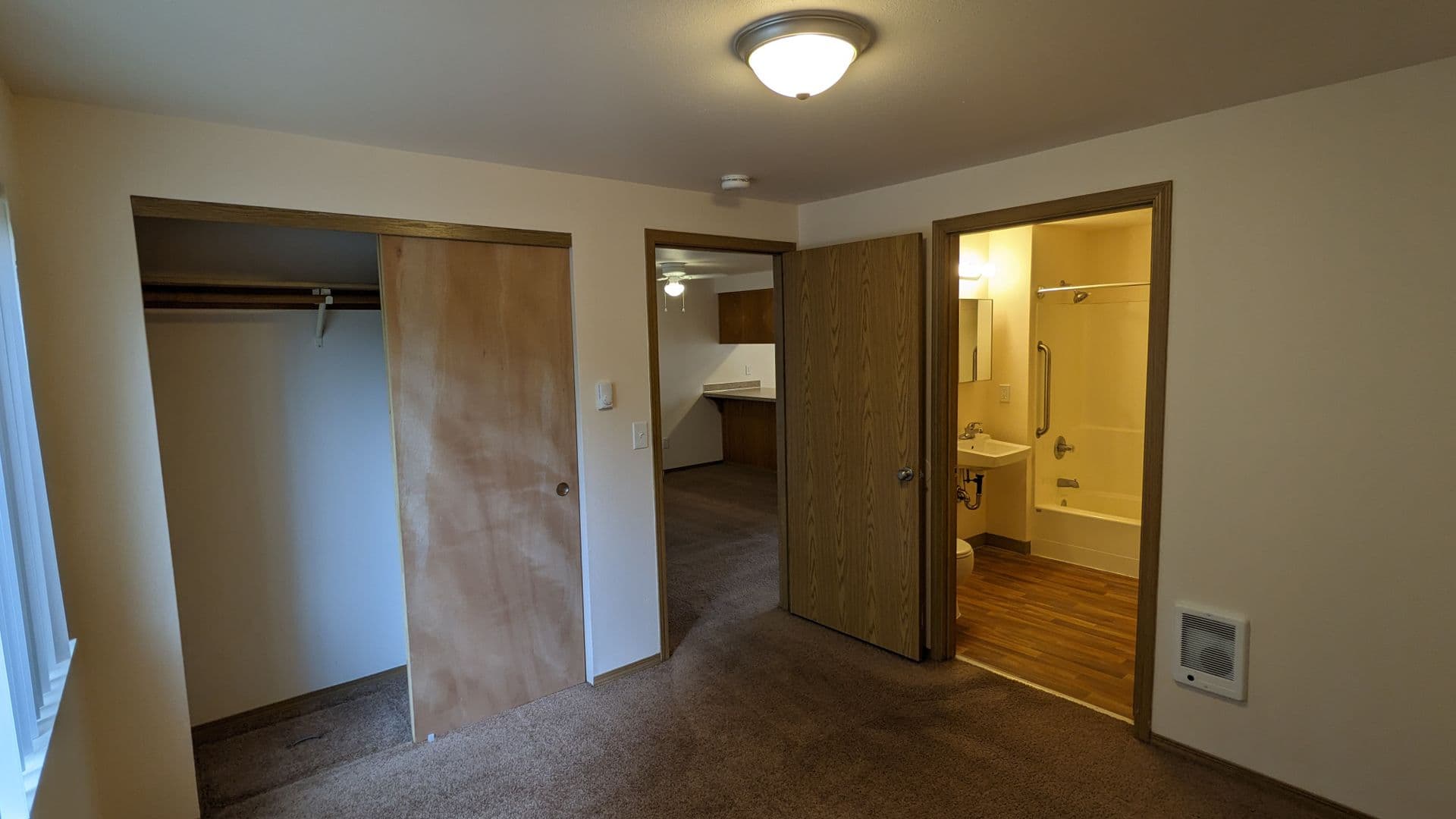 McMinnville Apartment: 855 SE Ford St