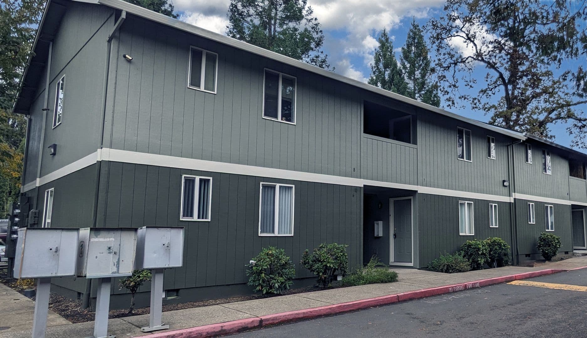 McMinnville Apartment: 855 SE Ford St