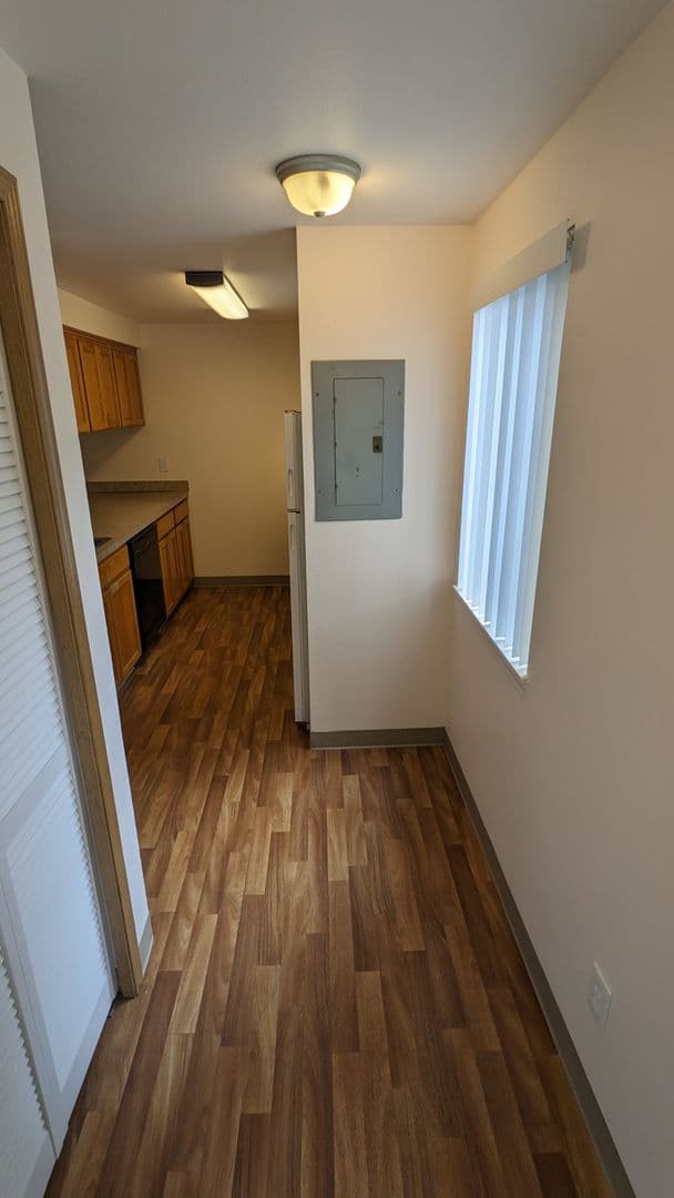 McMinnville Apartment: 855 SE Ford St