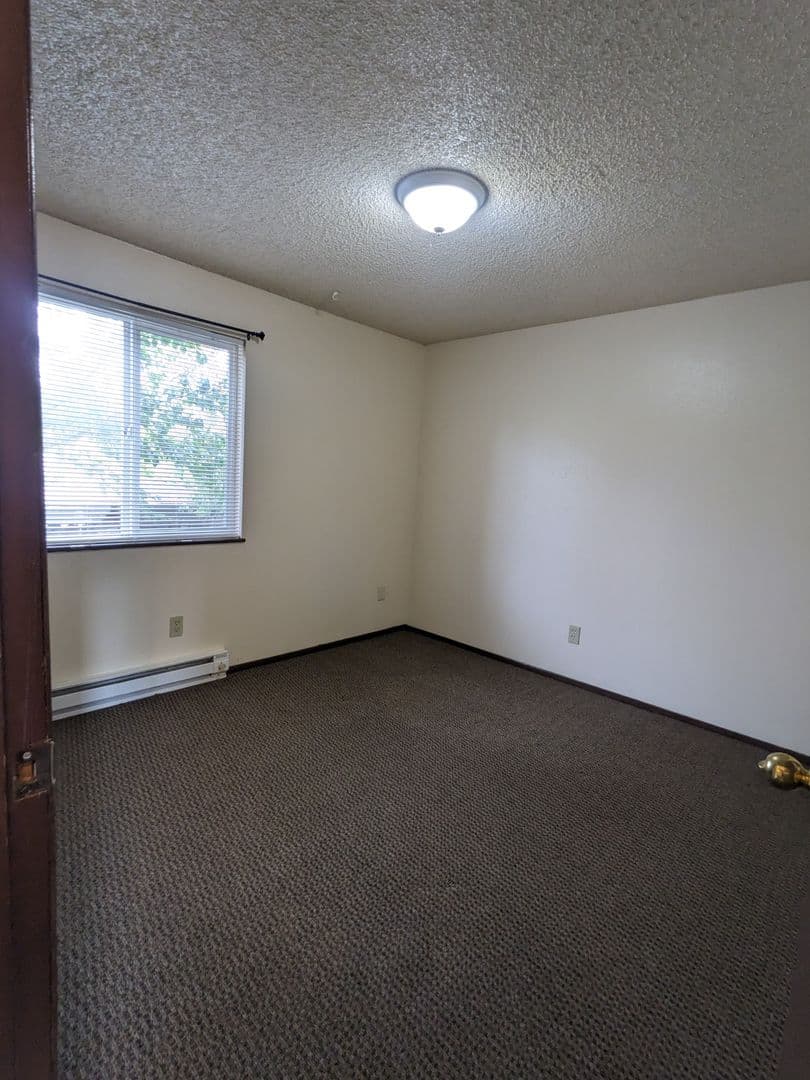 Portland Apartment: 4039 SE Holgate Blvd