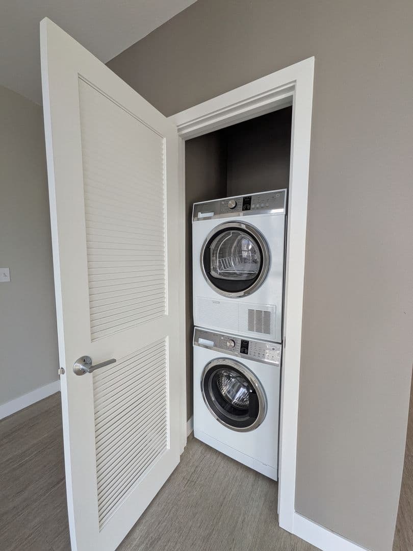 Portland Apartment: 2880 SE Division St