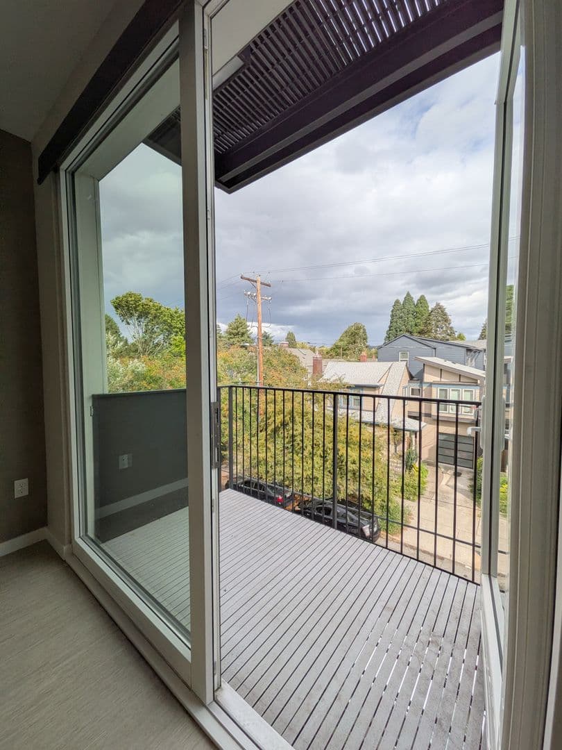 Portland Apartment: 2475 SE 30th Avenue