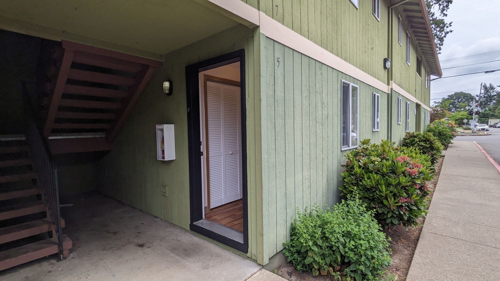 McMinnville Apartment: 855 SE Ford St