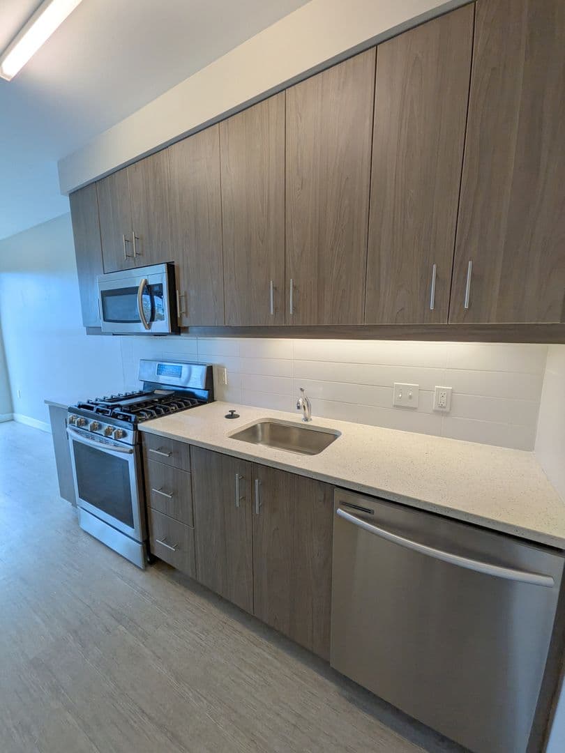 Portland Apartment: 2880 SE Division St