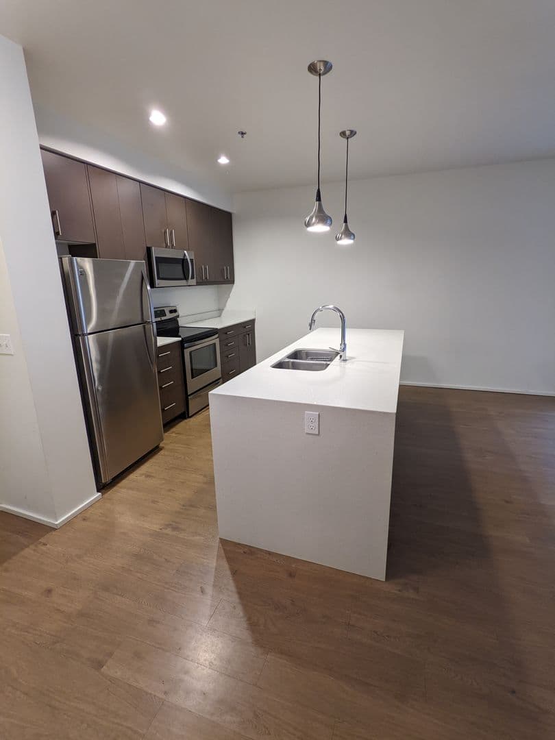 Portland Apartment: 3939 S Viewpoint Terrace