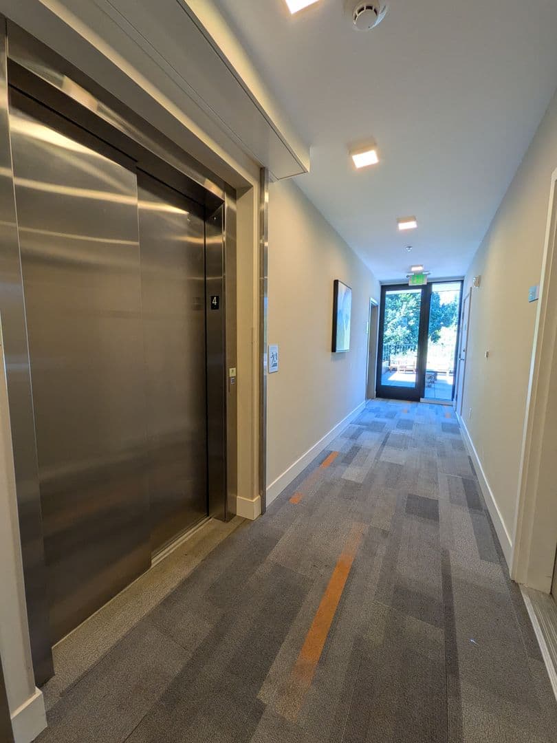 Portland Apartment: 2475 SE 30th Avenue