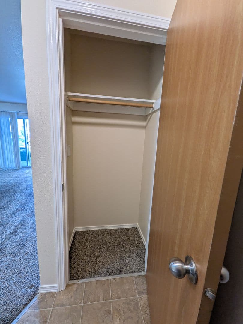 Salem Apartment: 4420-4455 Seaton Lane NE