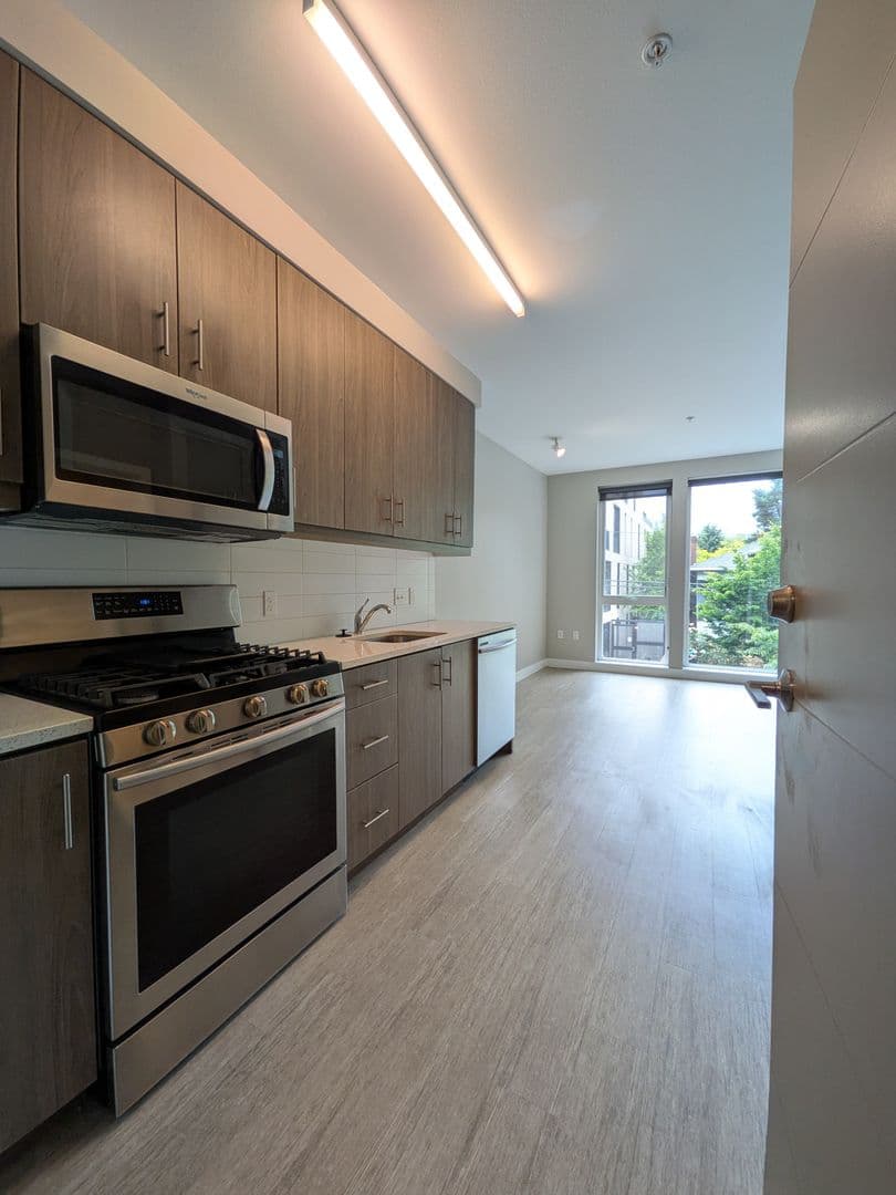 Portland Apartment: 2880 SE Division St