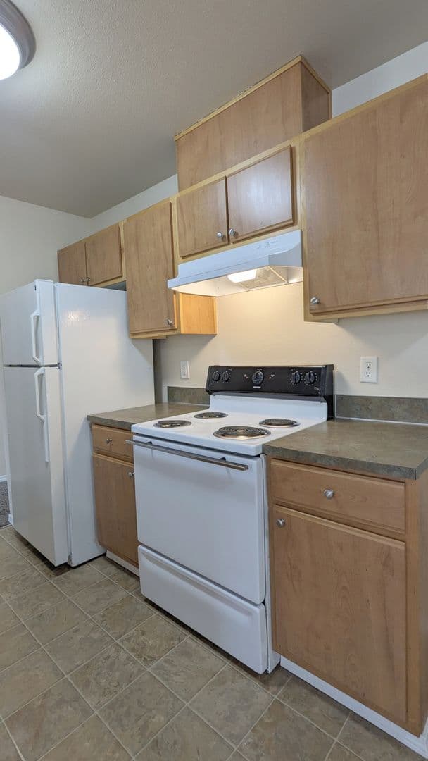 Salem Apartment: 4420-4455 Seaton Lane NE