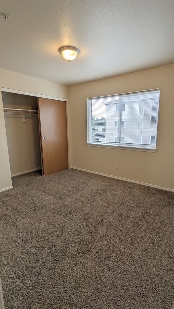 Salem Apartment: 4420-4455 Seaton Lane NE