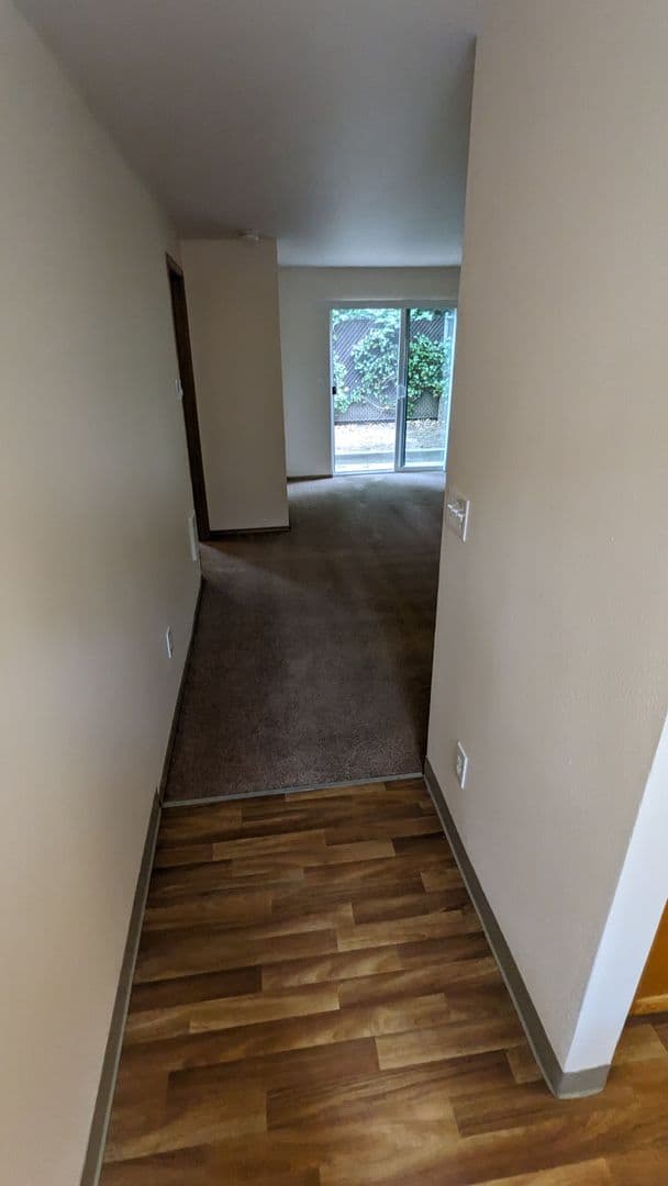 McMinnville Apartment: 855 SE Ford St