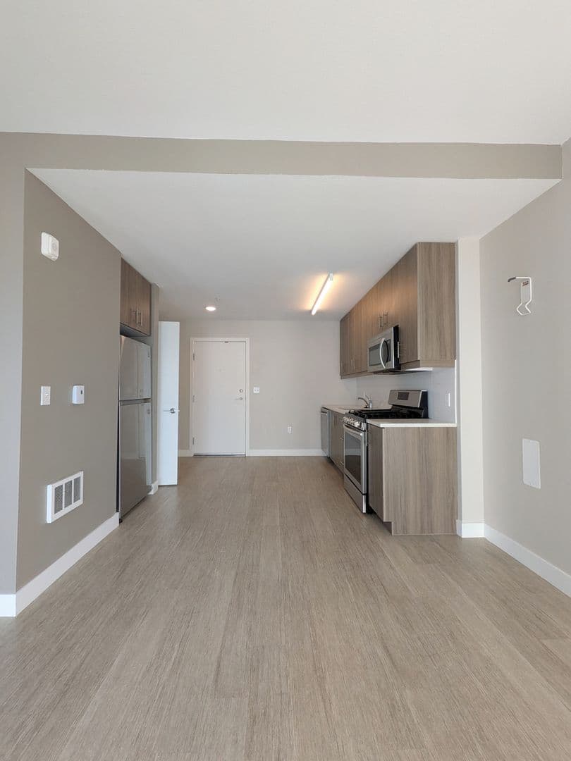 Portland Apartment: 2880 SE Division St