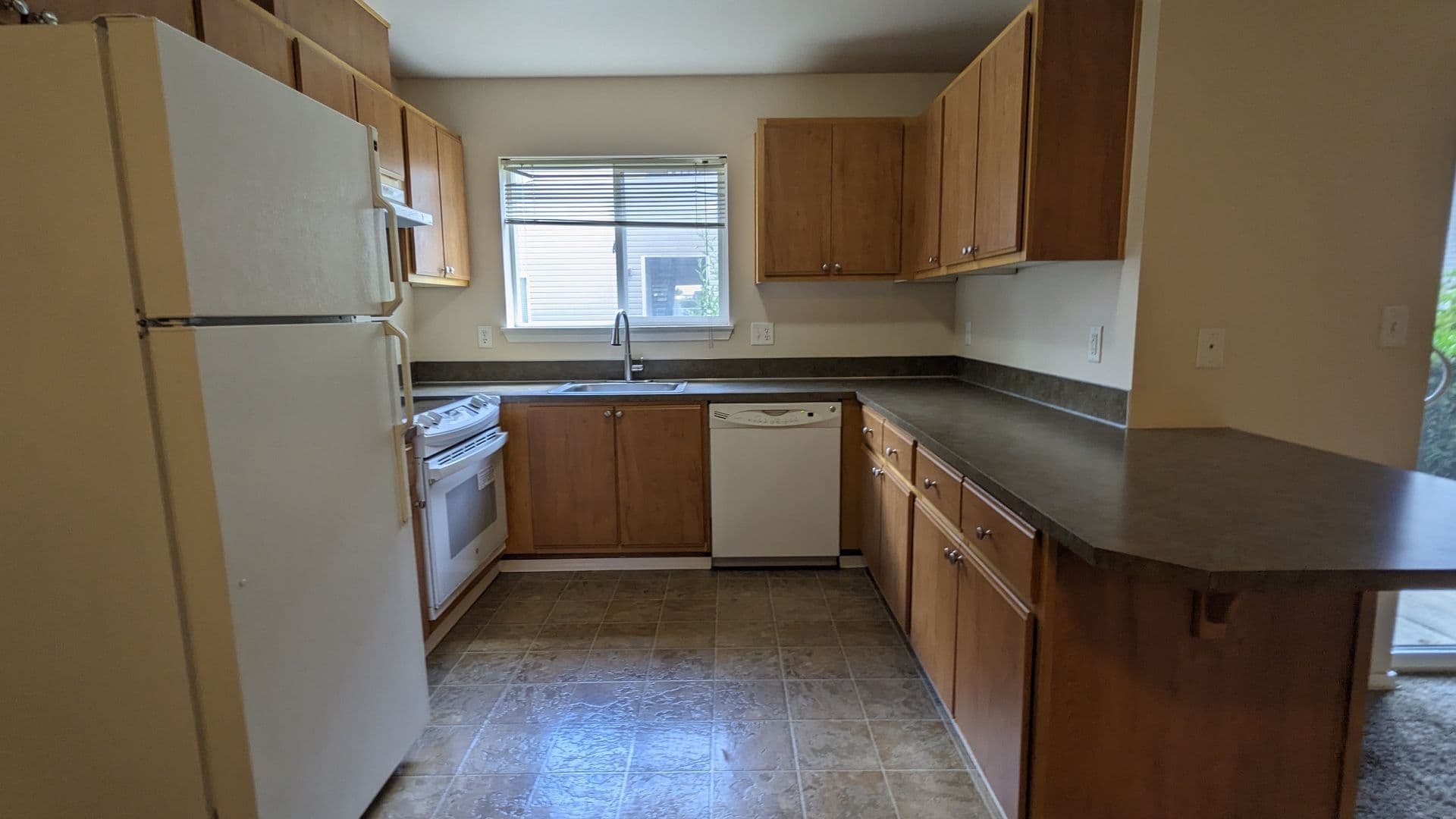 Salem Apartment: 4420-4455 Seaton Lane NE