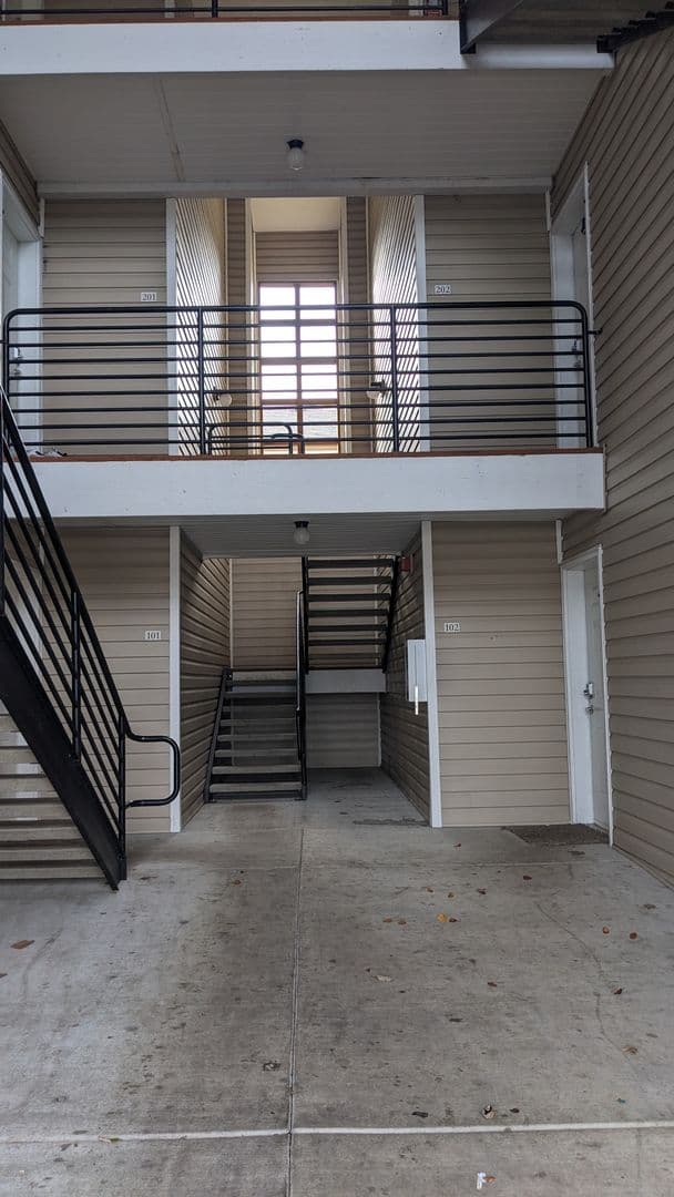 Salem Apartment: 4420-4455 Seaton Lane NE