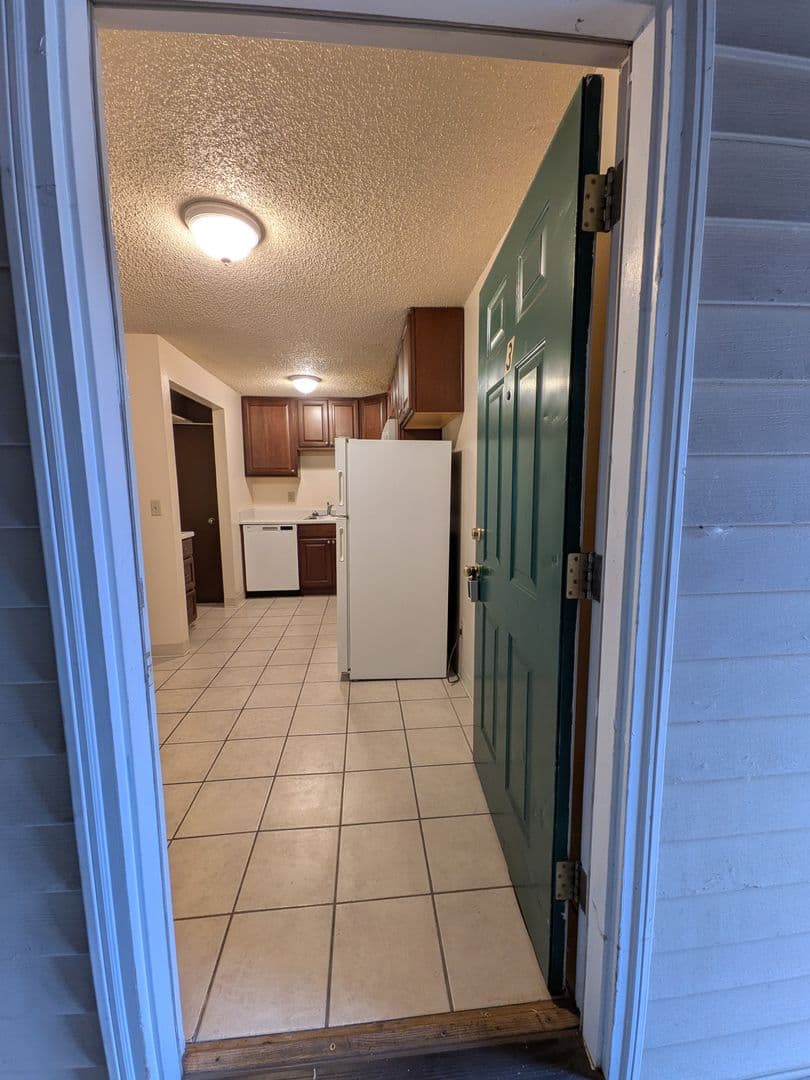 Portland Apartment: 4039 SE Holgate Blvd