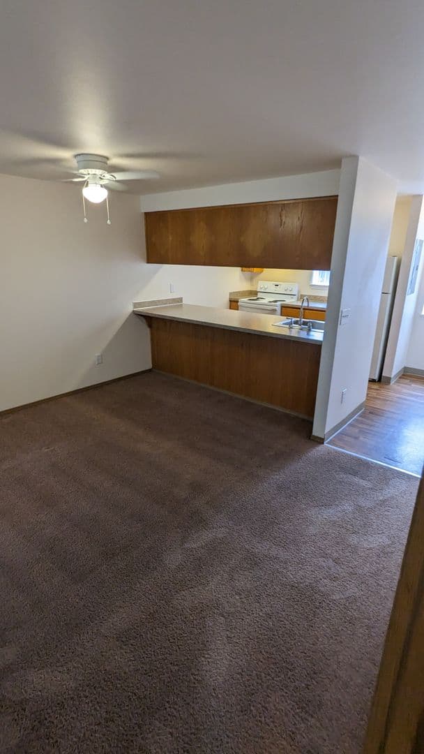 McMinnville Apartment: 855 SE Ford St