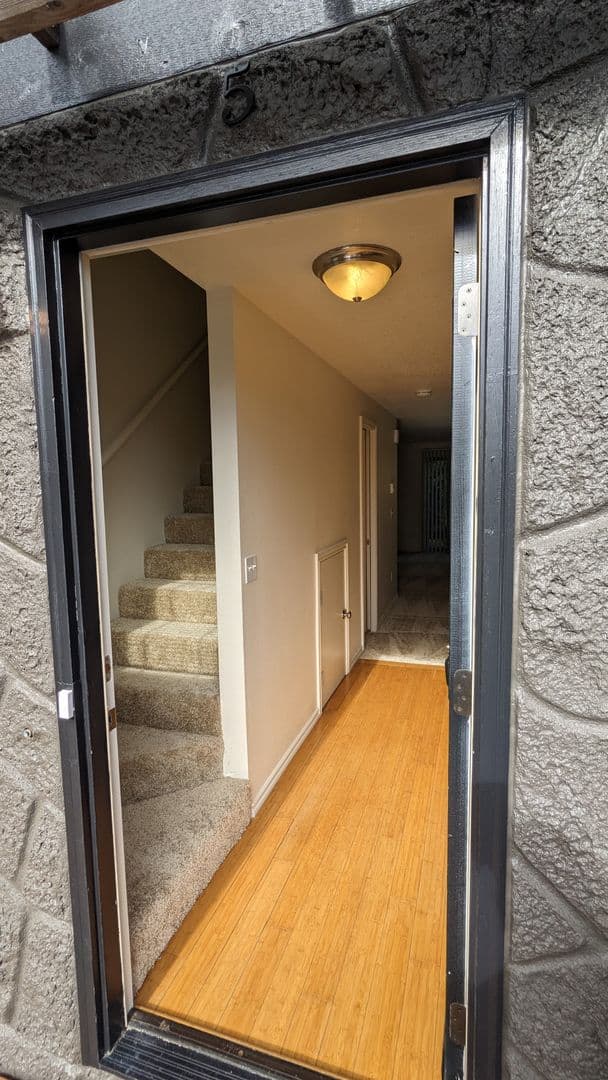 West Linn Apartment: 2781 Lancaster Street