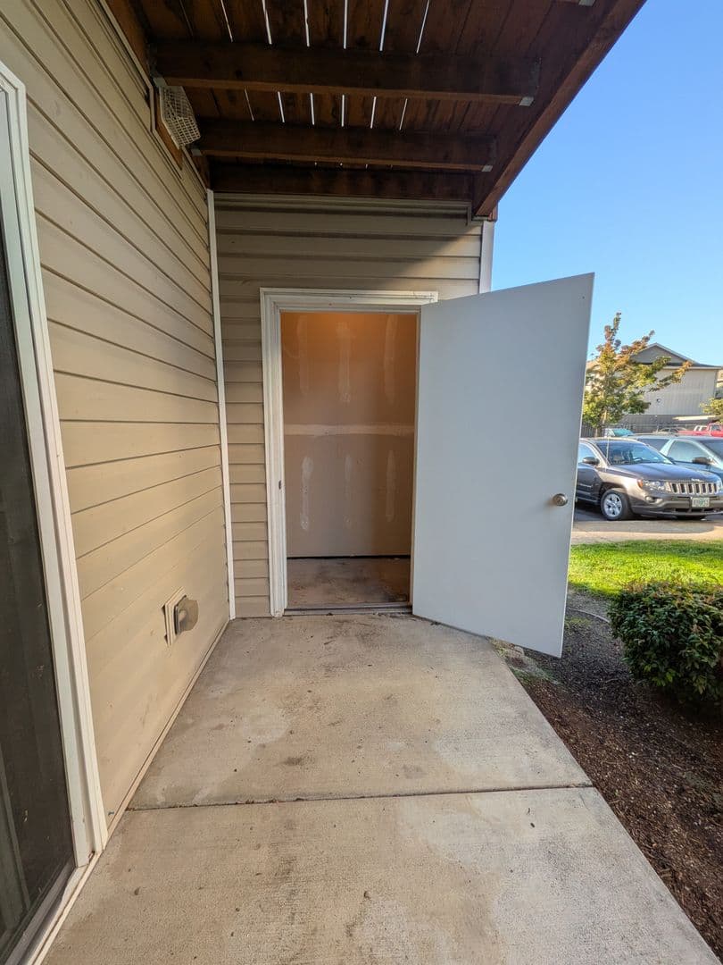 Salem Apartment: 4420-4455 Seaton Lane NE