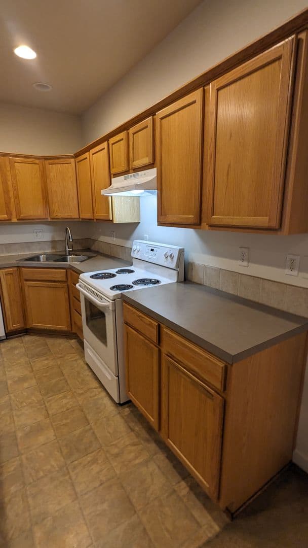 Portland Townhome: 16906 NE Halsey Street