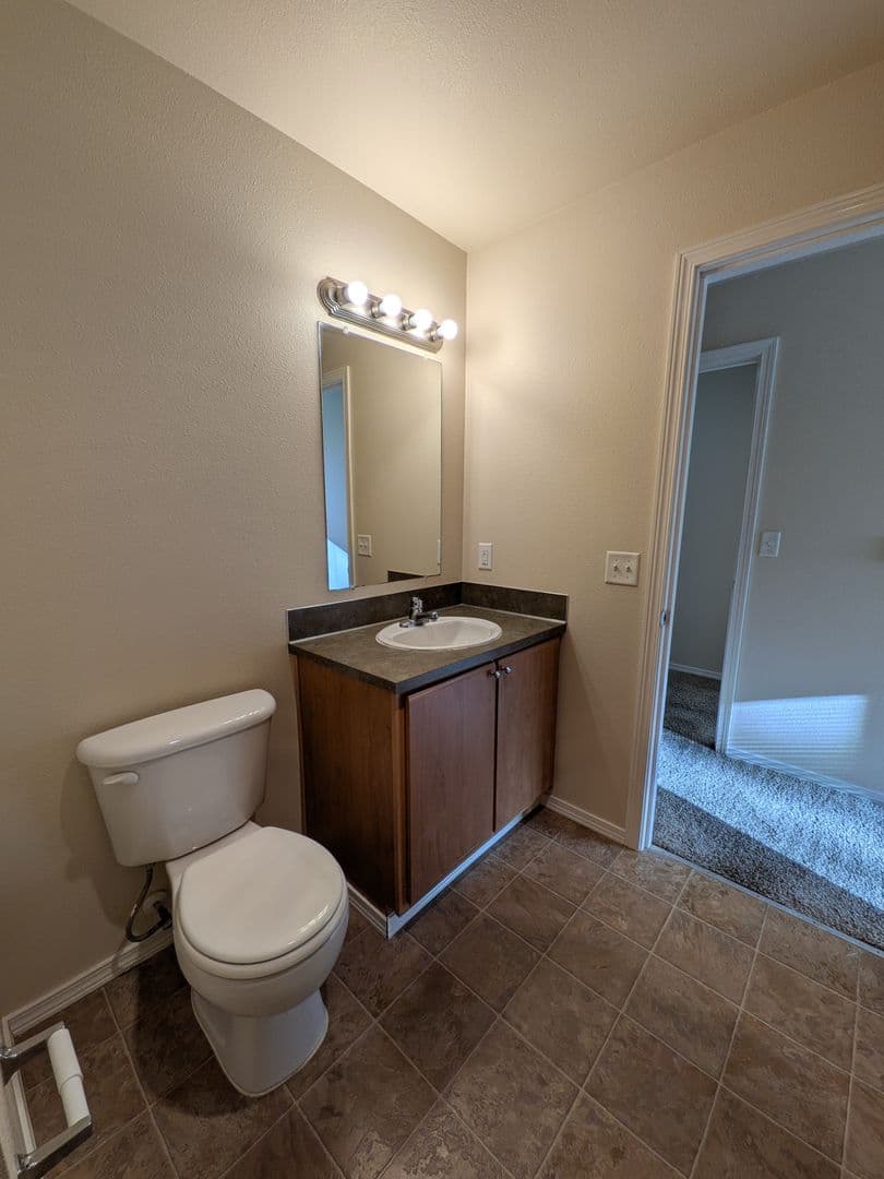 Salem Apartment: 4420-4455 Seaton Lane NE