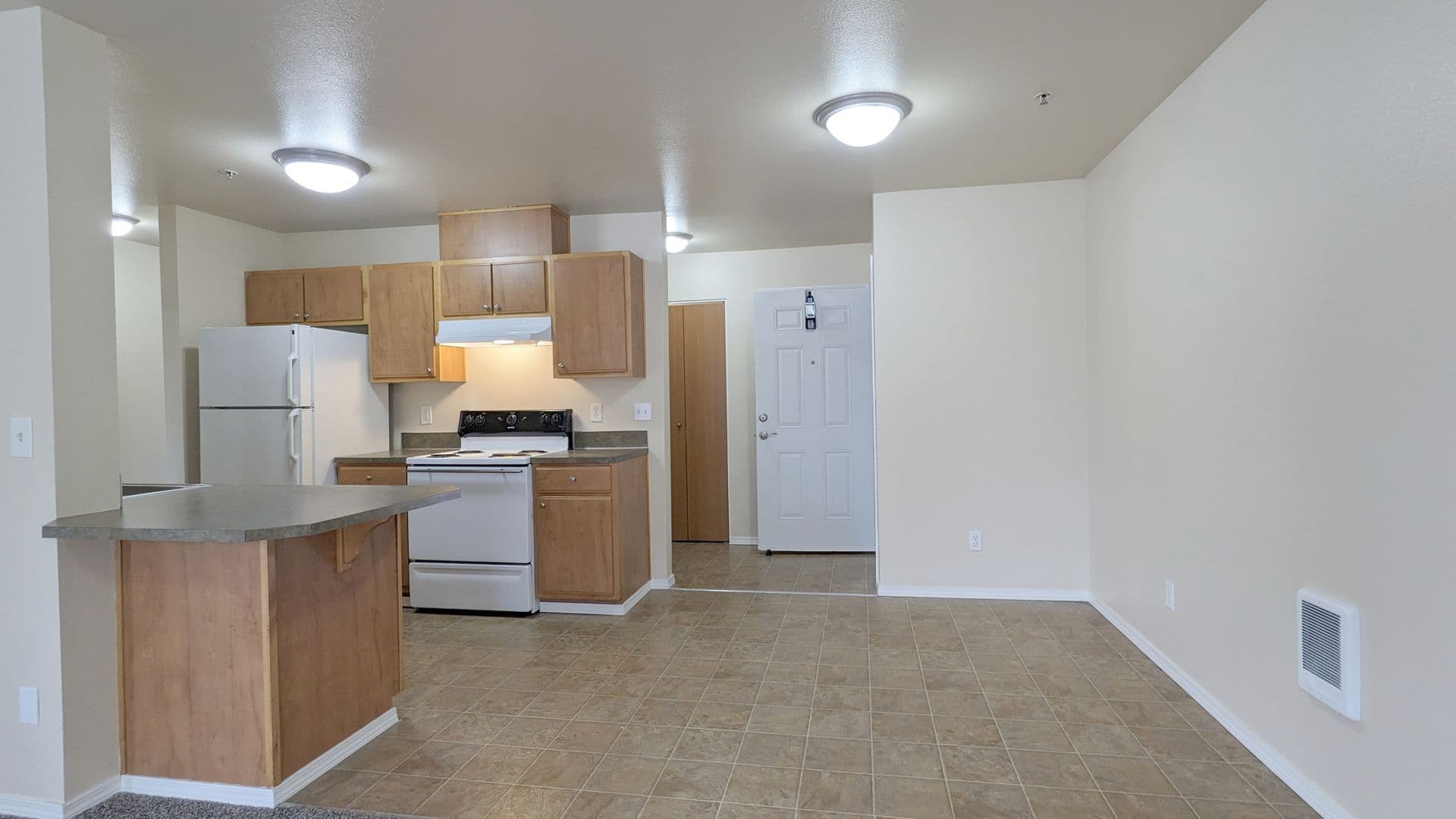 Salem Apartment: 4420-4455 Seaton Lane NE