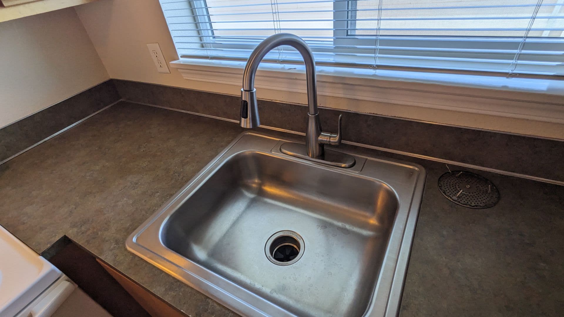 Salem Apartment: 4420-4455 Seaton Lane NE