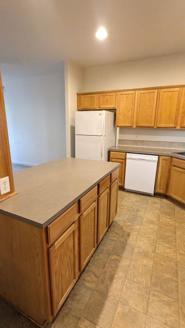 Portland Townhome: 16906 NE Halsey Street