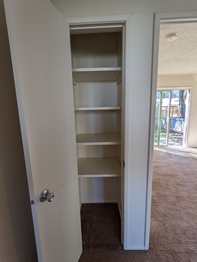 Hillsboro Apartment: 1184 NE Turner Drive