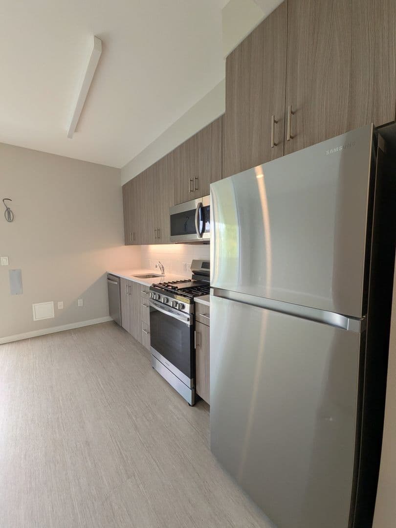Portland Apartment: 2475 SE 30th Avenue