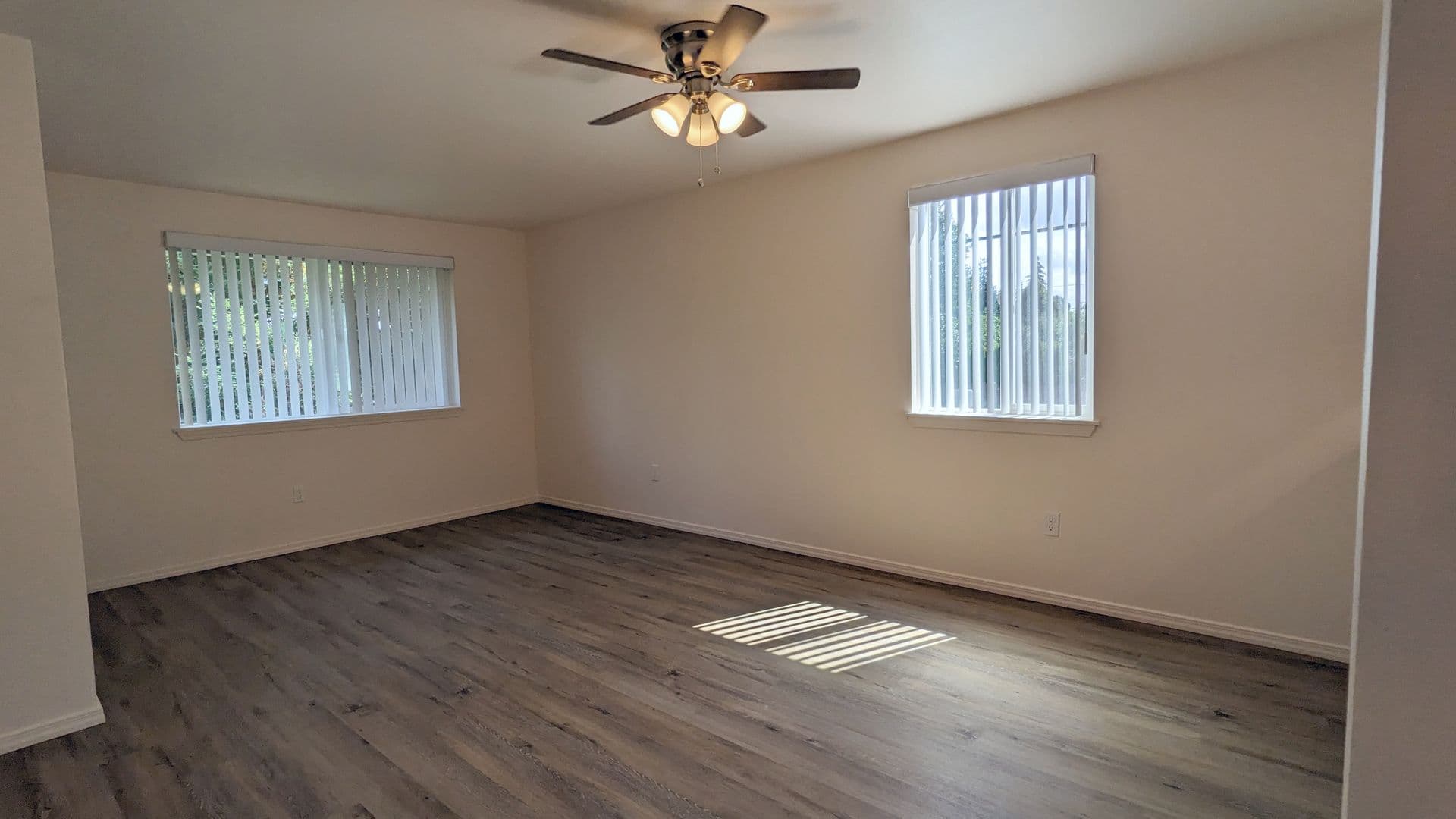 McMinnville Apartment: 855 SE Ford St