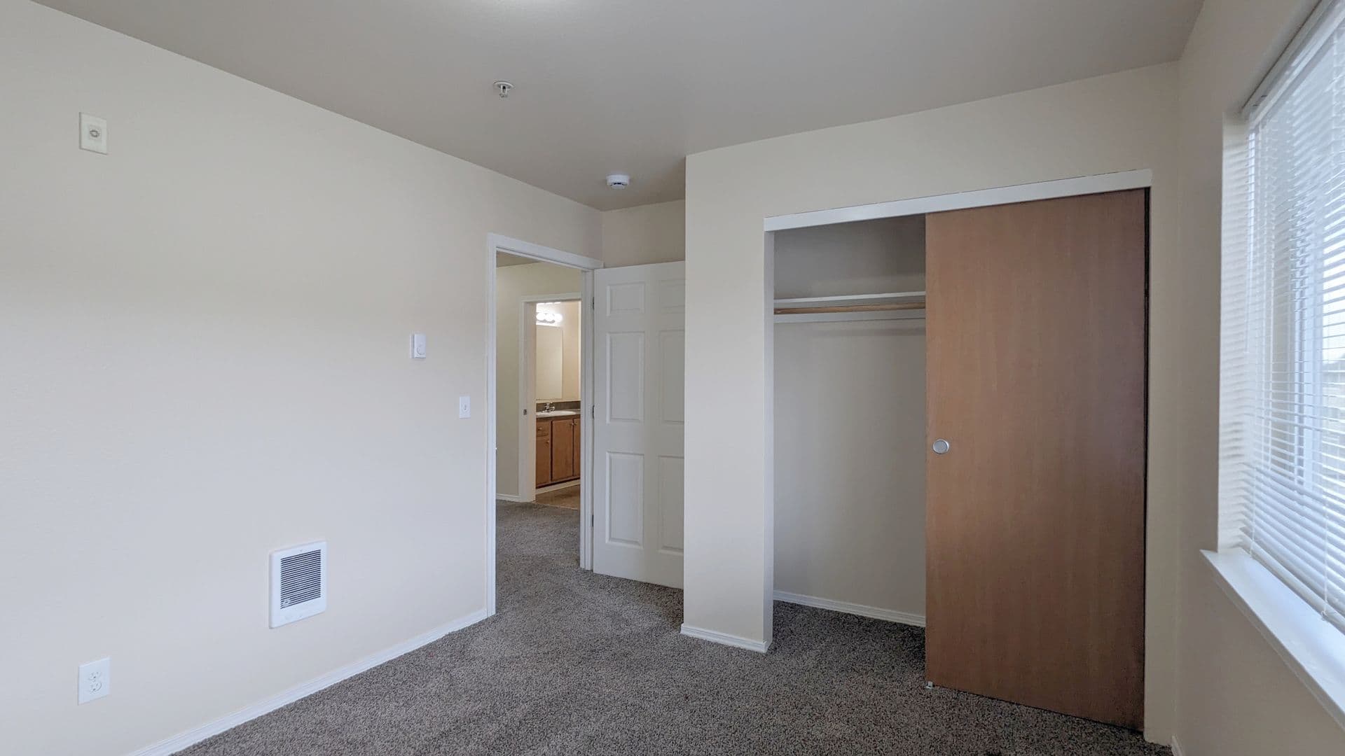 Salem Apartment: 4420-4455 Seaton Lane NE