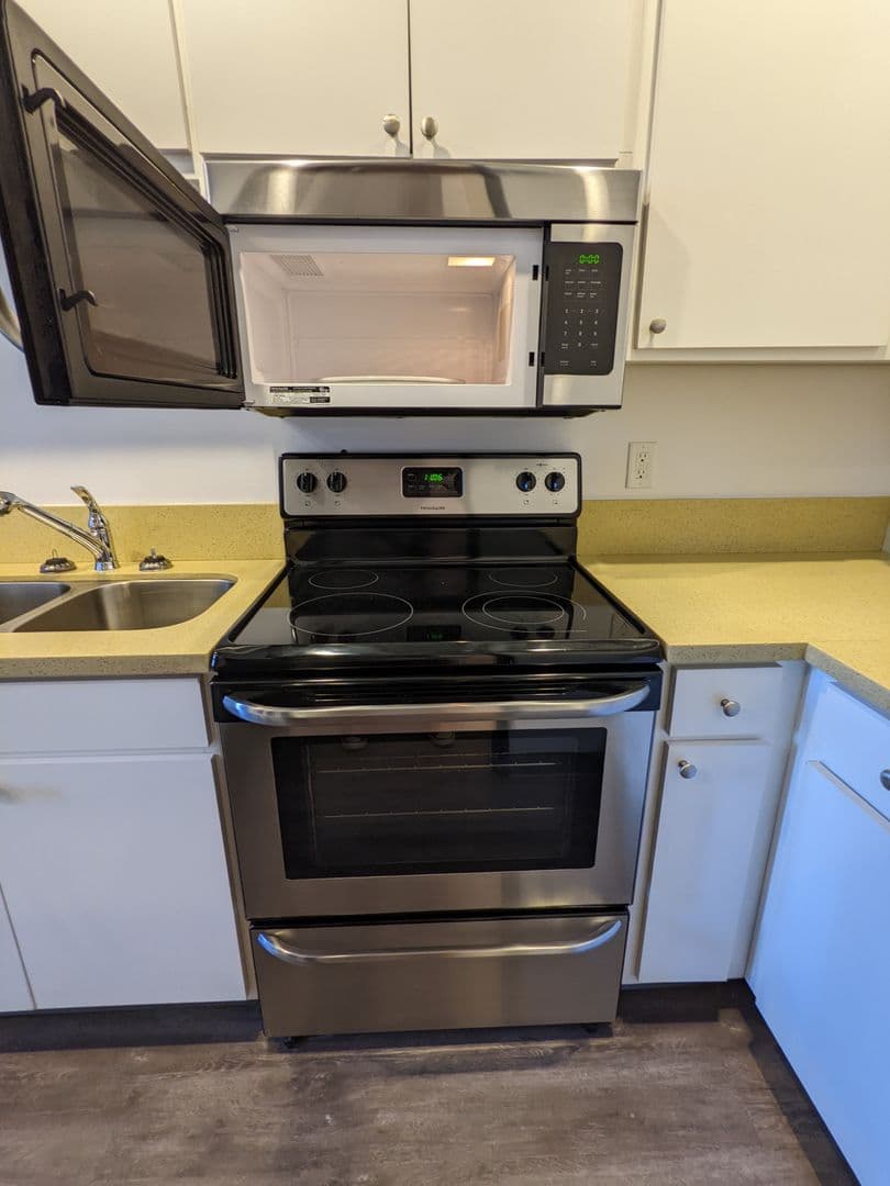 Salem Apartment: 155 Liberty Street NE