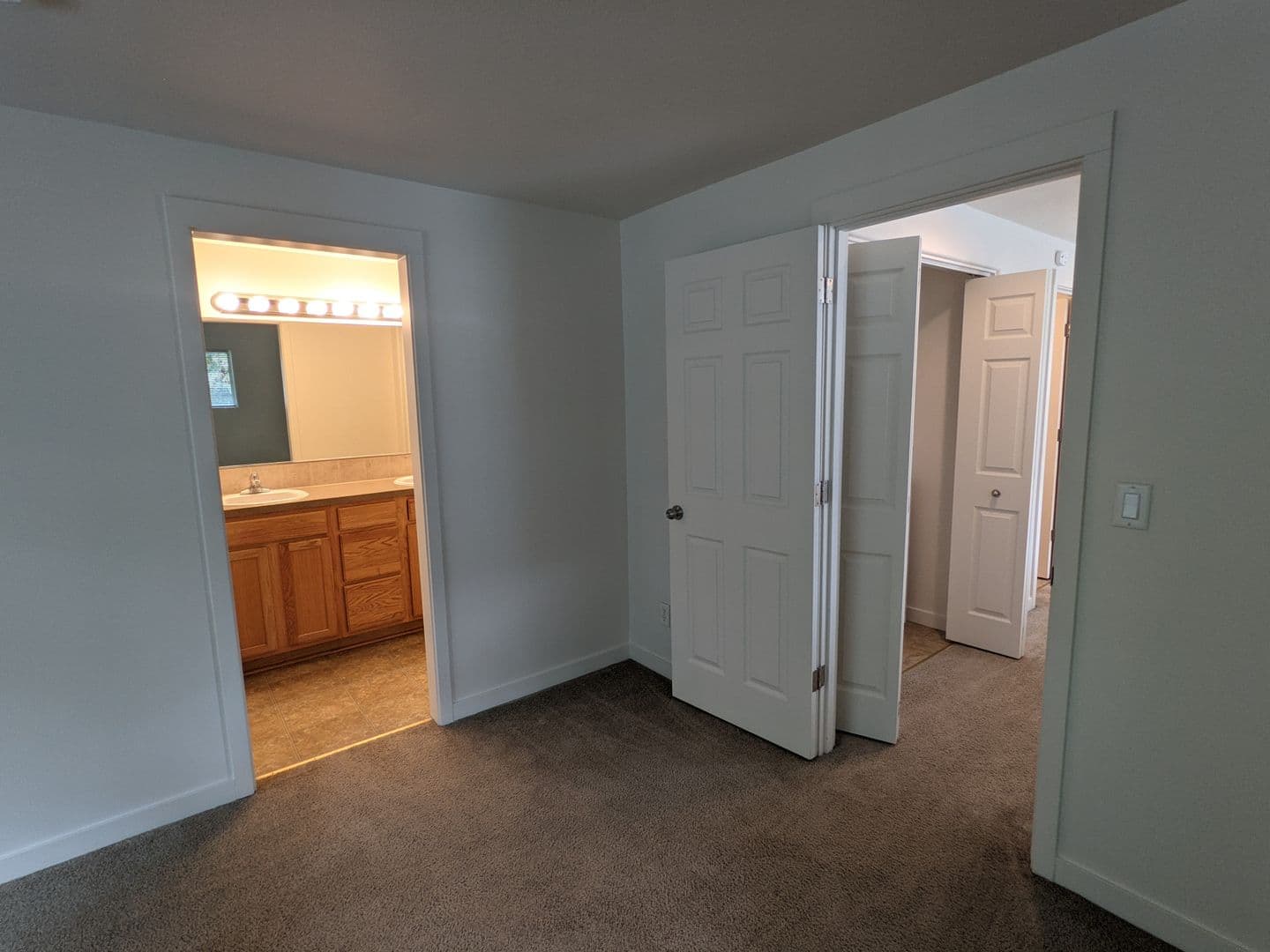 Portland Townhome: 16906 NE Halsey Street