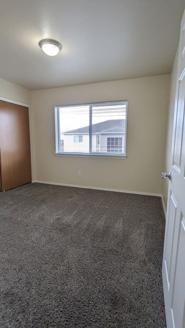 Salem Apartment: 4420-4455 Seaton Lane NE